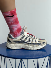 Load image into Gallery viewer, NIKE CRACKLE CHERRY RED
