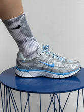 Load image into Gallery viewer, NIKE CRACKLE GREY
